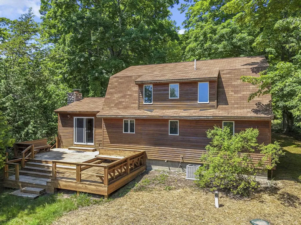 1275 S Nanagosa Trail Suttons Bay Township MI 49682