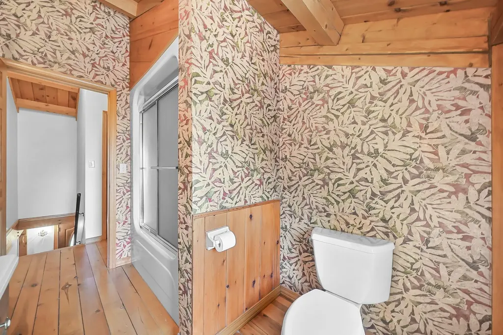 1275 S Nanagosa Trail Suttons Bay Township MI 49682