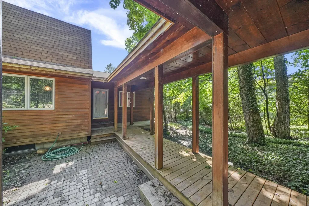 1275 S Nanagosa Trail Suttons Bay Township MI 49682