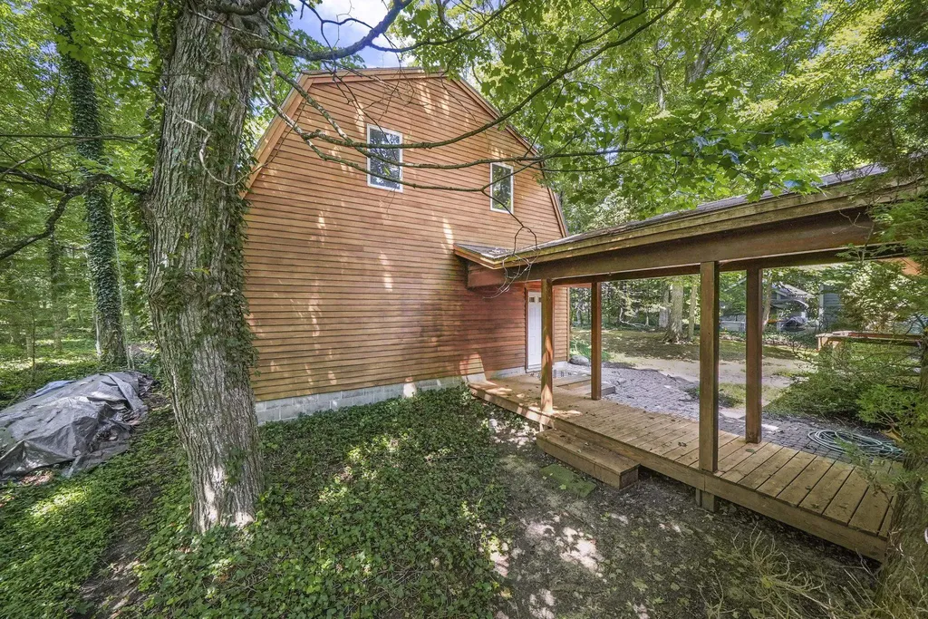 1275 S Nanagosa Trail Suttons Bay Township MI 49682