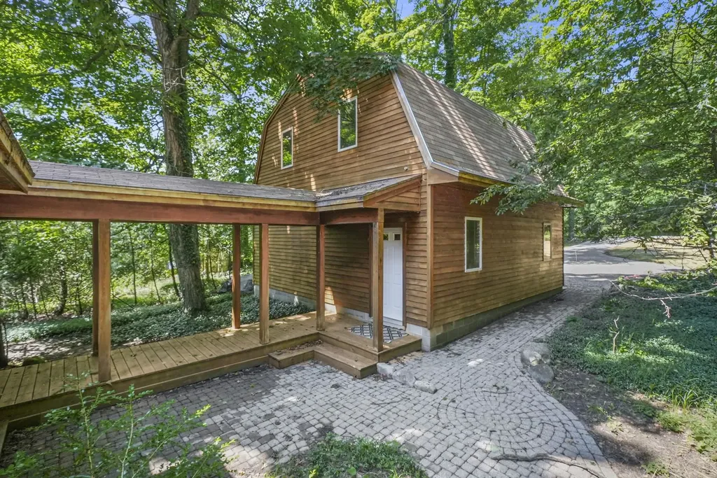 1275 S Nanagosa Trail Suttons Bay Township MI 49682