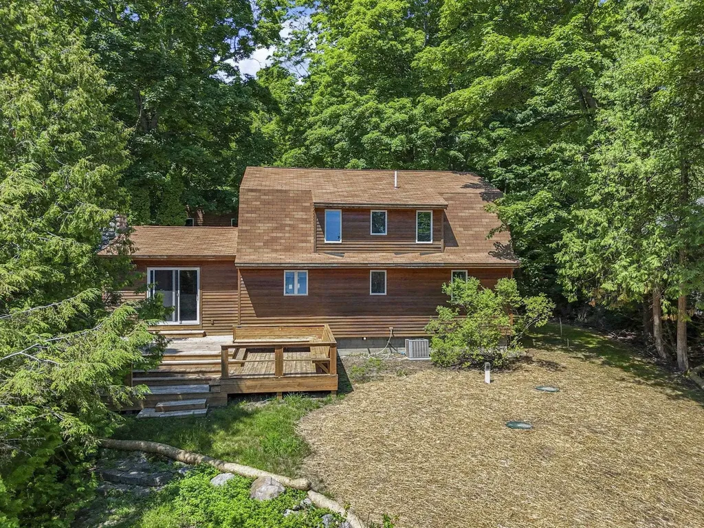 1275 S Nanagosa Trail Suttons Bay Township MI 49682