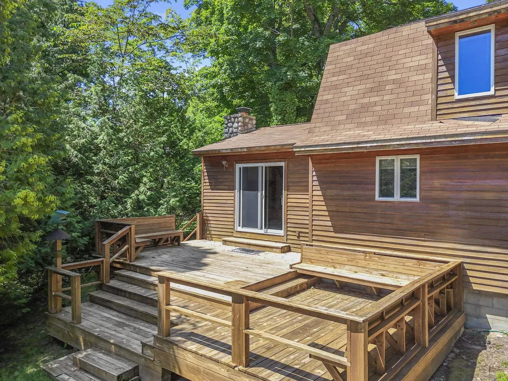 1275 S Nanagosa Trail Suttons Bay Township MI 49682