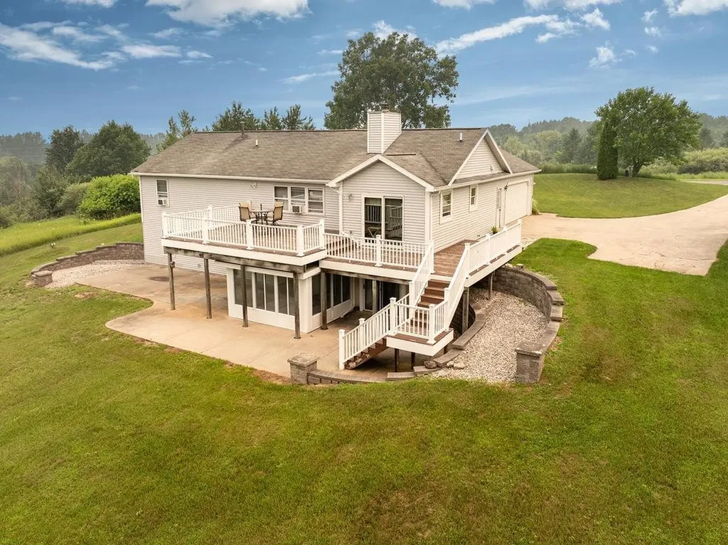 6025 Country Cove Long Lake Township MI 49685
