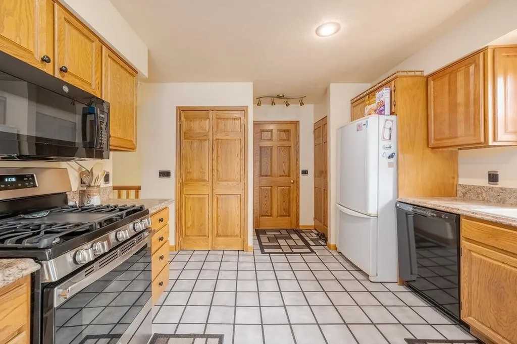 6025 Country Cove Long Lake Township MI 49685