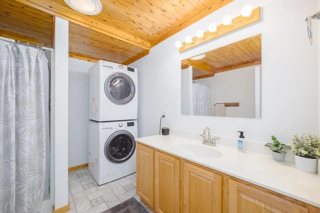 6025 Country Cove Long Lake Township MI 49685