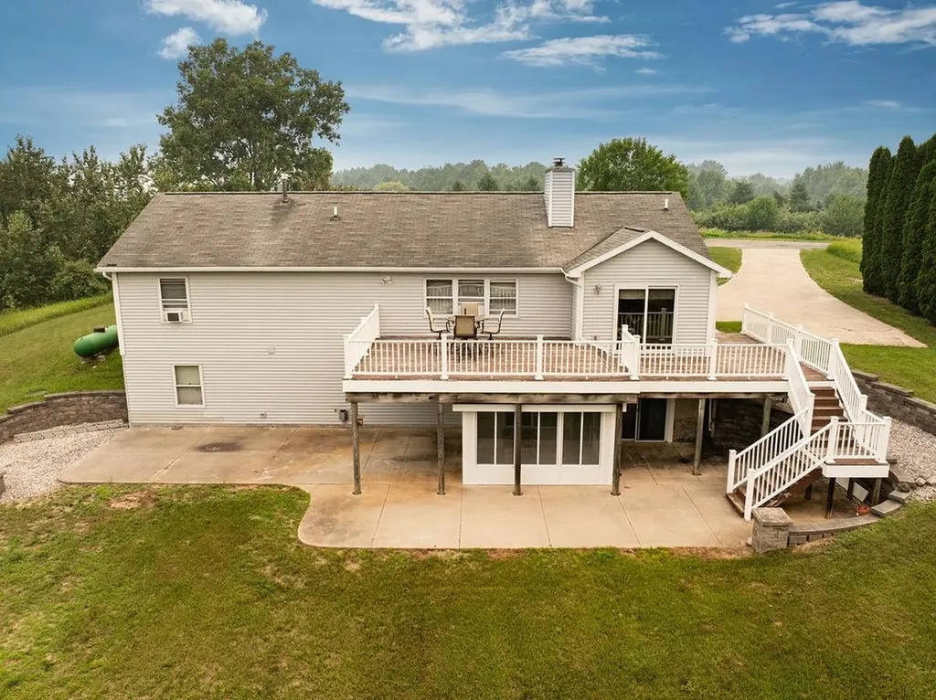 6025 Country Cove Long Lake Township MI 49685