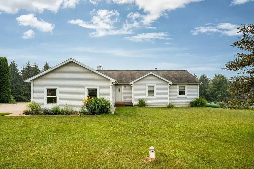6025 Country Cove Long Lake Township MI 49685