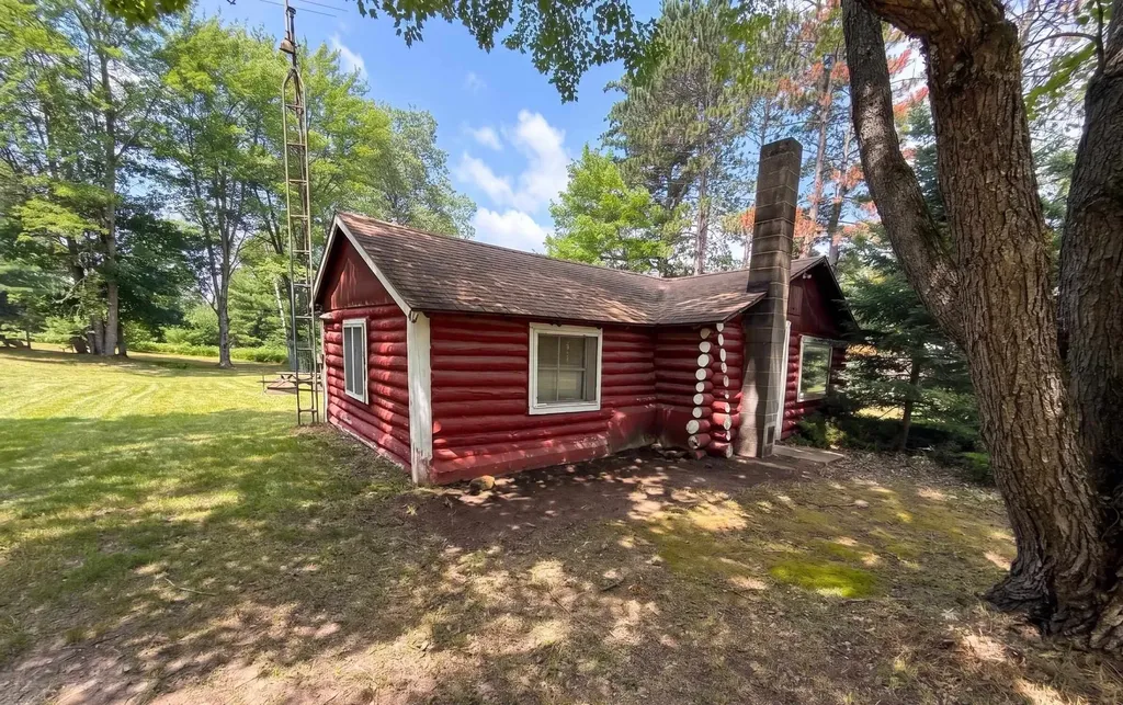 13276 S Sharon Road, SE Garfield Township MI 49633
