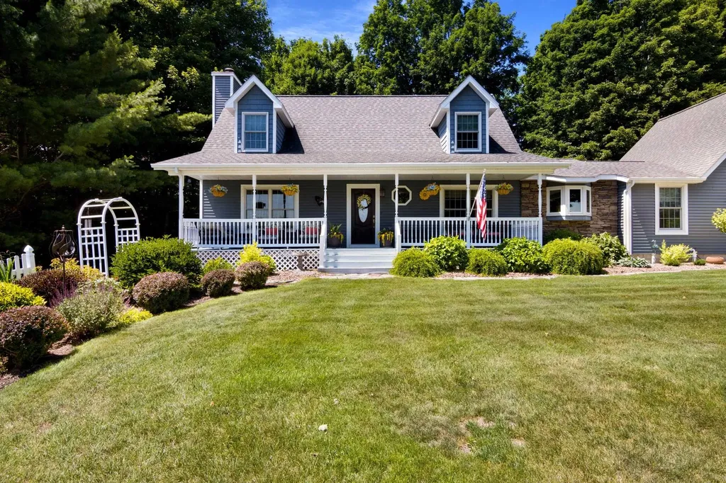 9770 E Valley Hills Drive Elmwood Charter Township MI 49684