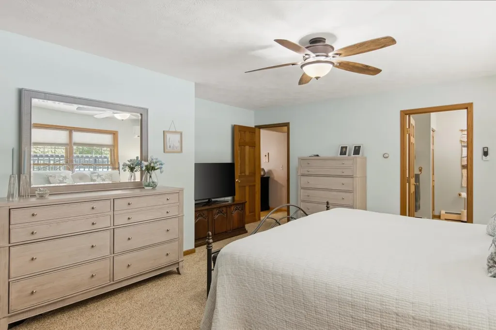 9770 E Valley Hills Drive Elmwood Charter Township MI 49684