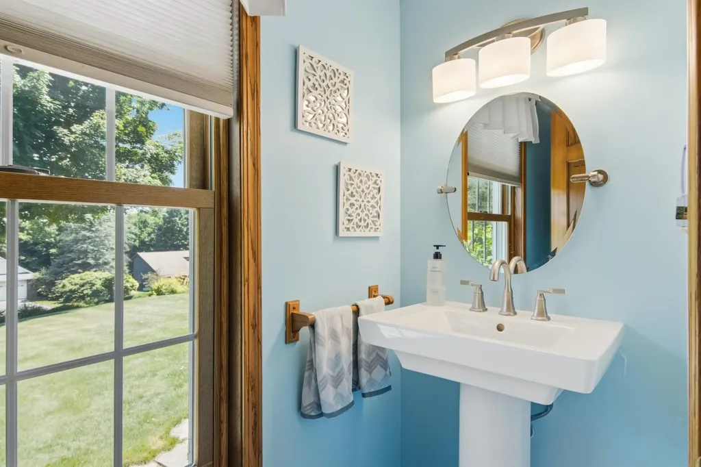 9770 E Valley Hills Drive Elmwood Charter Township MI 49684