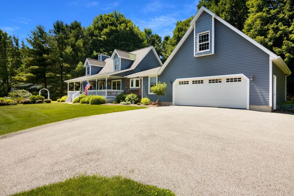 9770 E Valley Hills Drive Elmwood Charter Township MI 49684