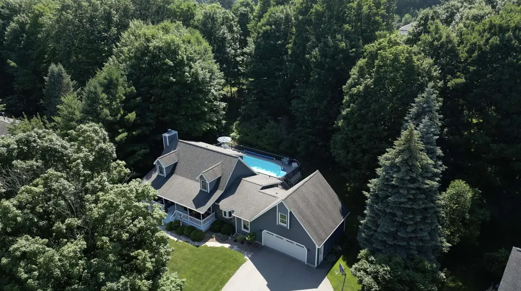 9770 E Valley Hills Drive Elmwood Charter Township MI 49684