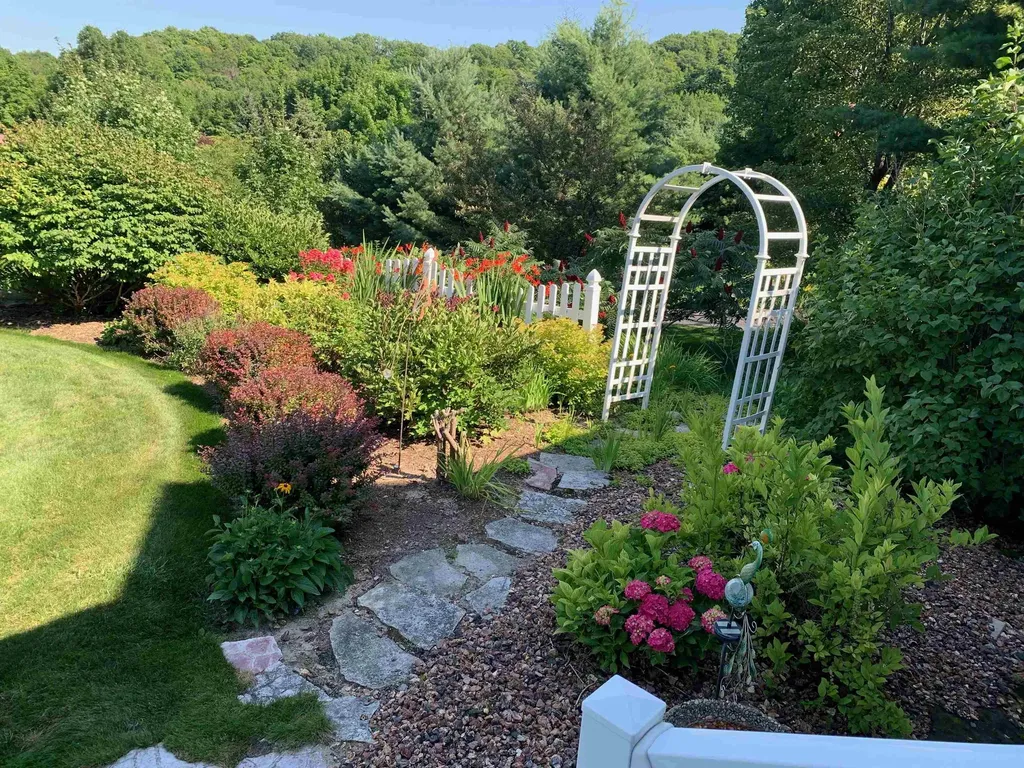 9770 E Valley Hills Drive Elmwood Charter Township MI 49684