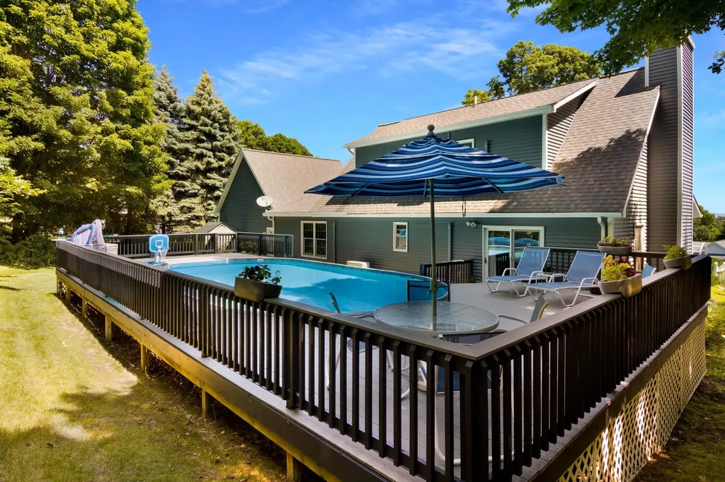 9770 E Valley Hills Drive Elmwood Charter Township MI 49684