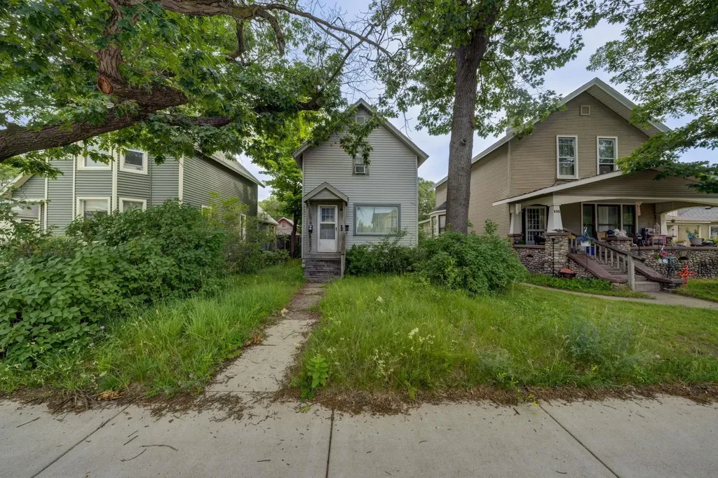 633 E Eighth Traverse City City MI 49686