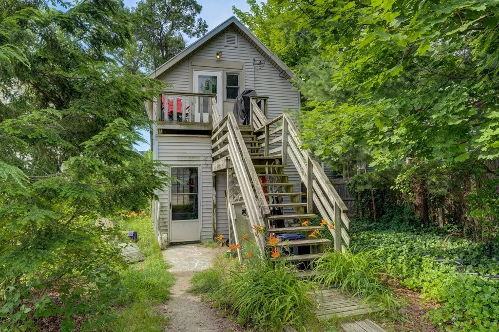 633 E Eighth Traverse City City MI 49686