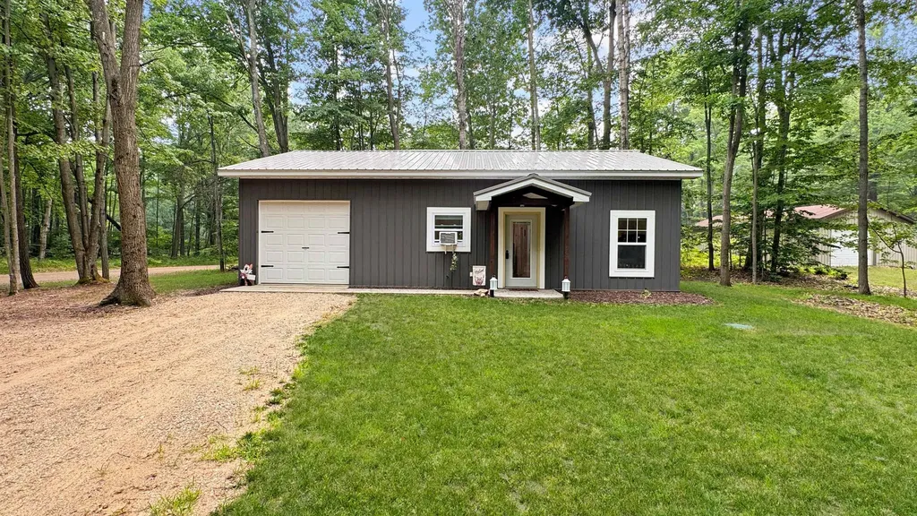 99 Middle Trail Rose Lake Township MI 49655