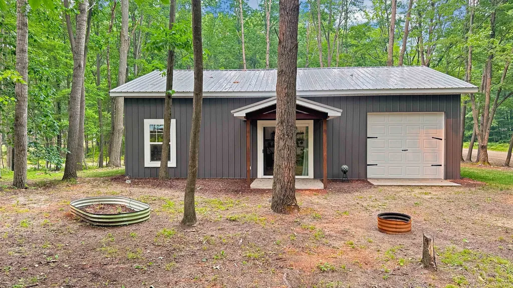 99 Middle Trail Rose Lake Township MI 49655