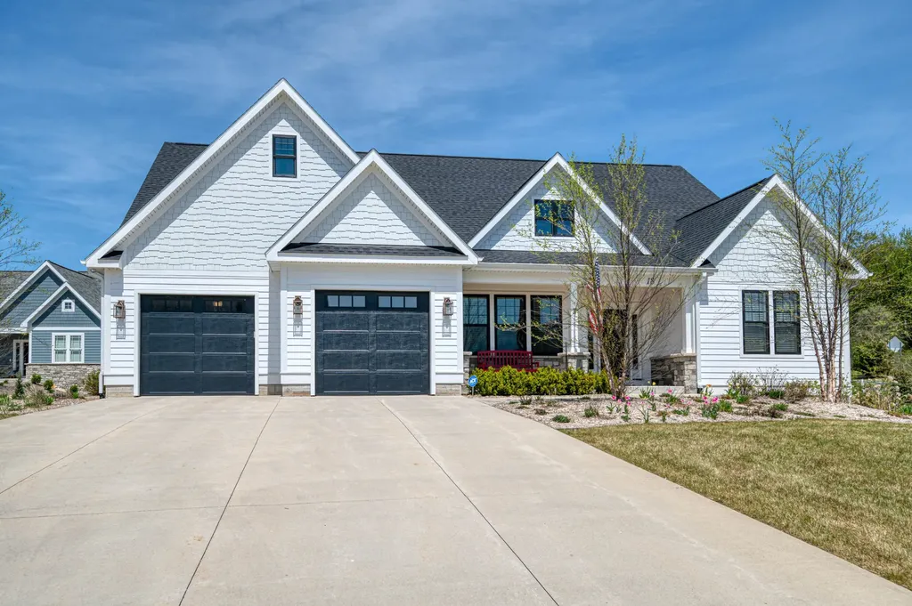 229 Vineyard Ridge Drive Peninsula Township MI 49686