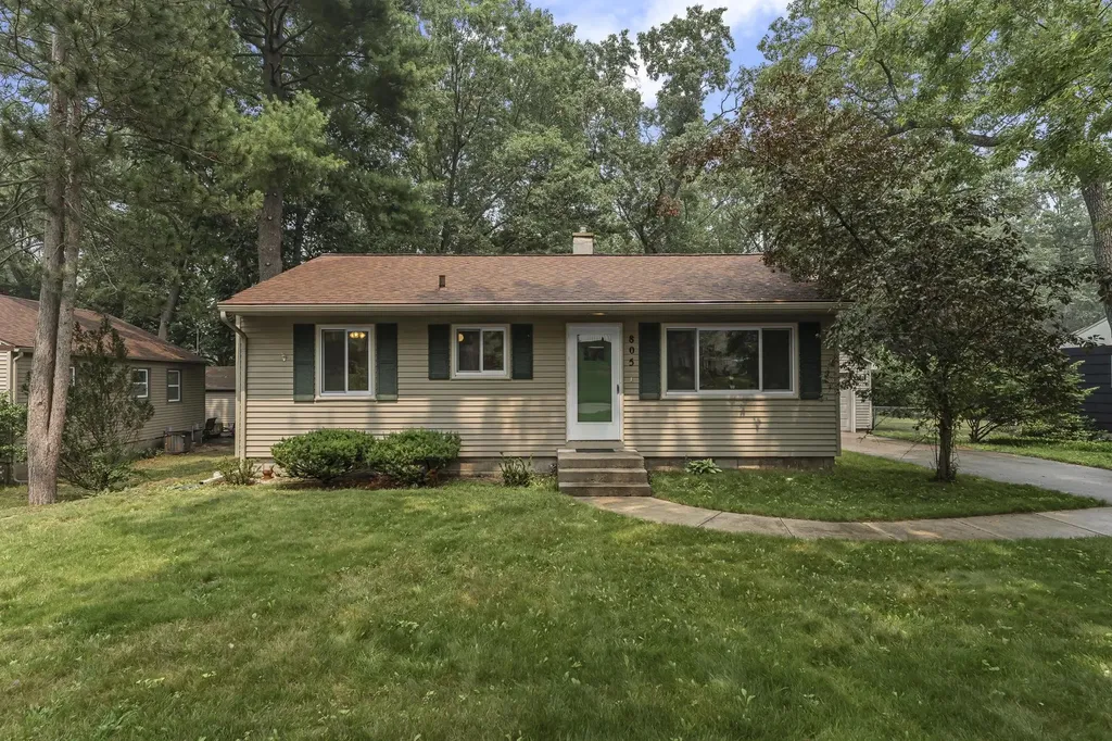 805 Indian Trail Boulevard East Bay Township MI 49686