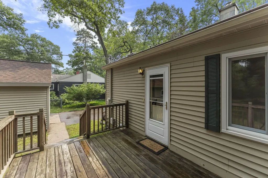 805 Indian Trail Boulevard East Bay Township MI 49686