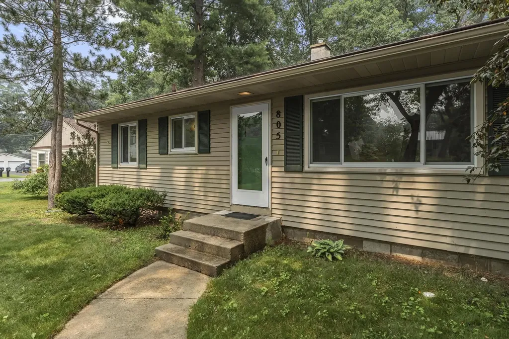 805 Indian Trail Boulevard East Bay Township MI 49686