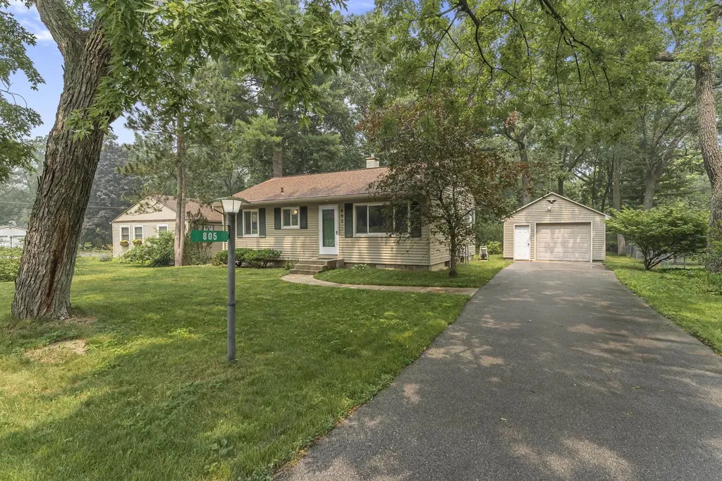 805 Indian Trail Boulevard East Bay Township MI 49686