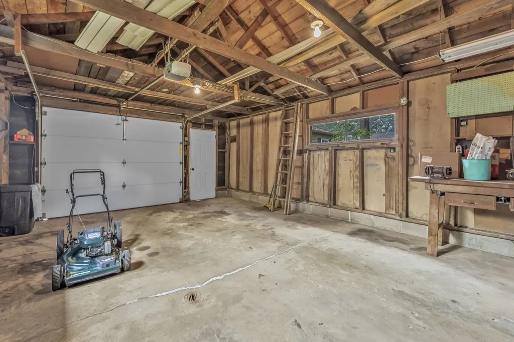 805 Indian Trail Boulevard East Bay Township MI 49686