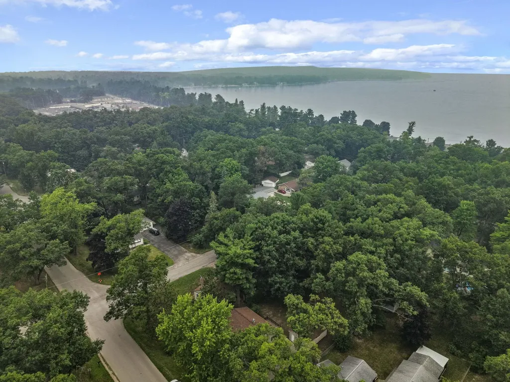 805 Indian Trail Boulevard East Bay Township MI 49686