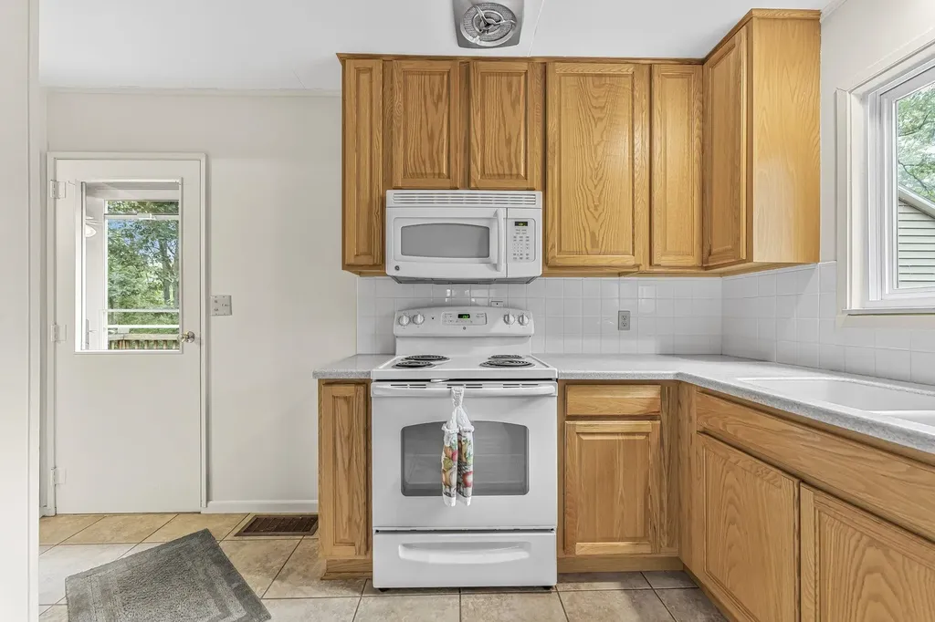 805 Indian Trail Boulevard East Bay Township MI 49686