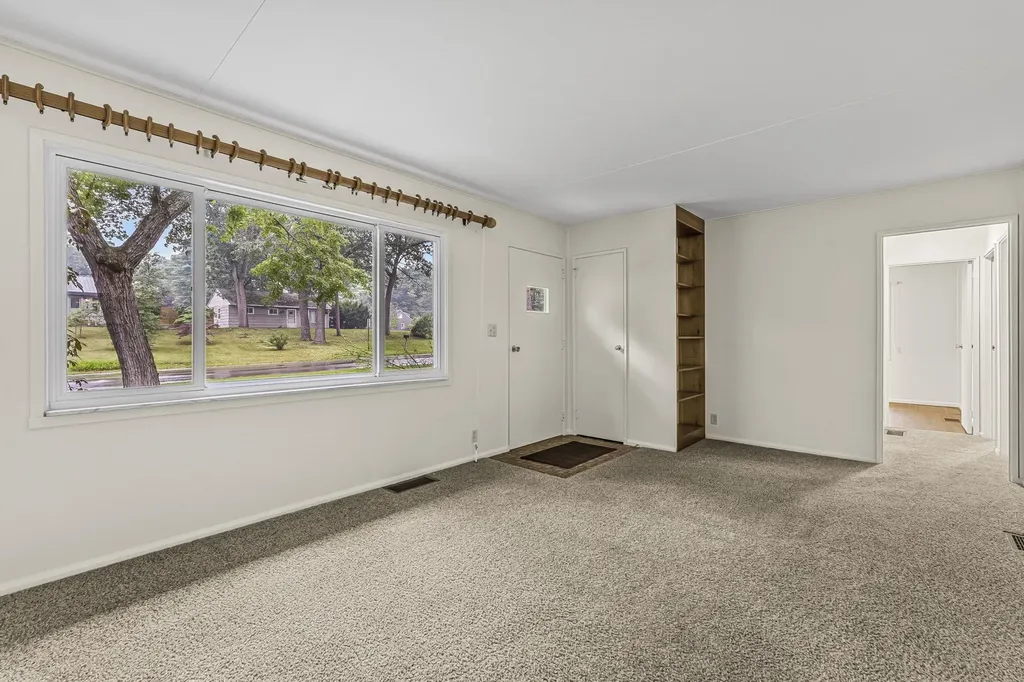 805 Indian Trail Boulevard East Bay Township MI 49686