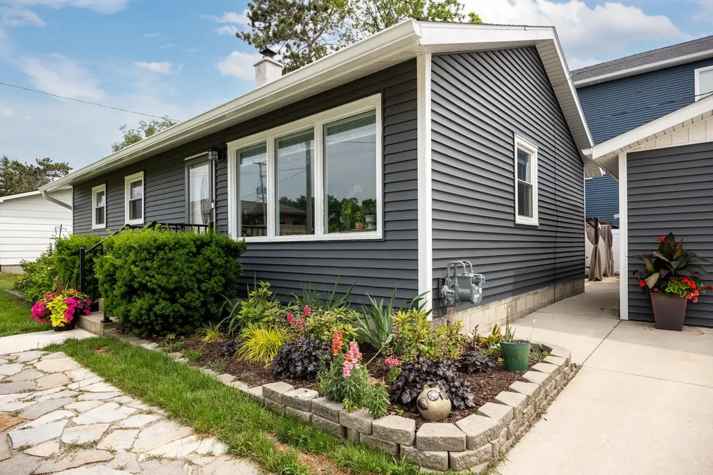 1022 Centre Street Traverse City City MI 49686