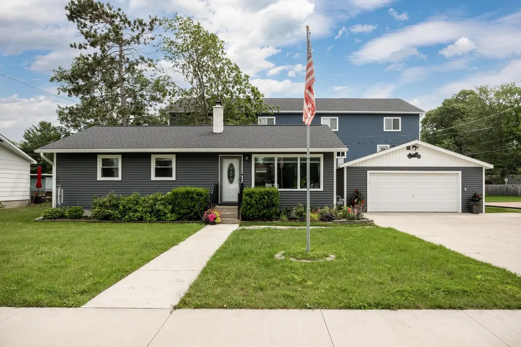 1022 Centre Street Traverse City City MI 49686