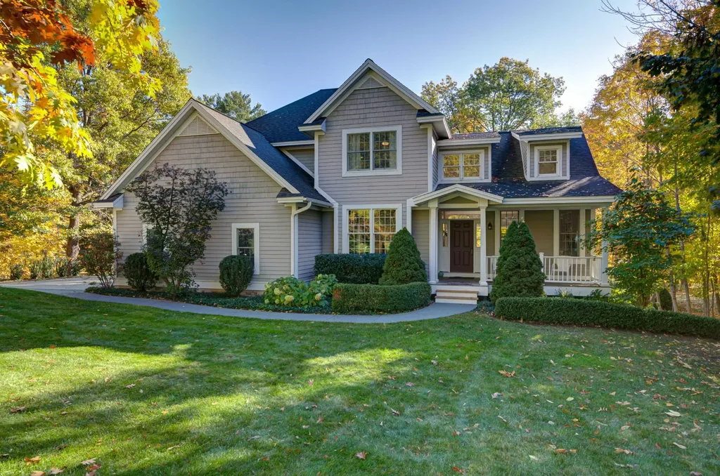 6436 Peregrin Court Peninsula Township MI 49686