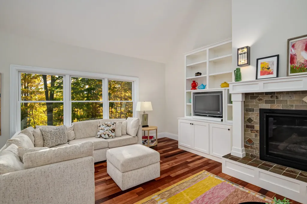 6436 Peregrin Court Peninsula Township MI 49686