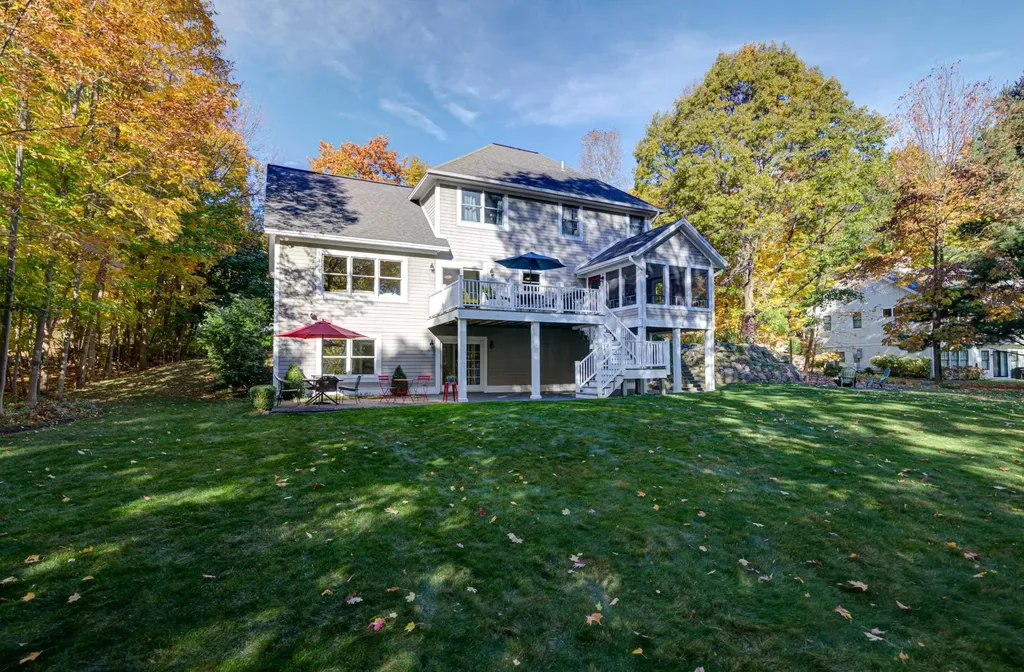 6436 Peregrin Court Peninsula Township MI 49686