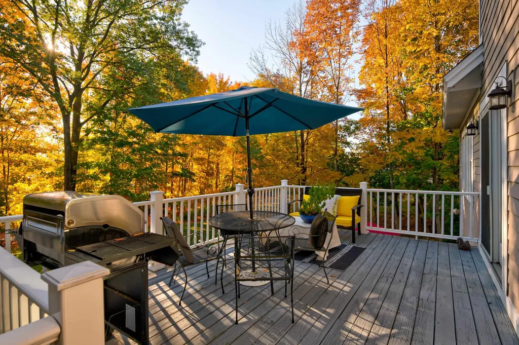6436 Peregrin Court Peninsula Township MI 49686