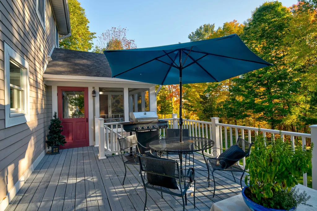 6436 Peregrin Court Peninsula Township MI 49686