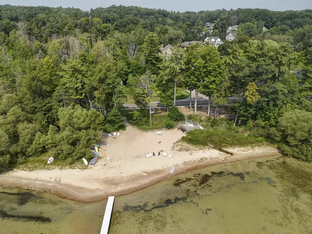 6436 Peregrin Court Peninsula Township MI 49686