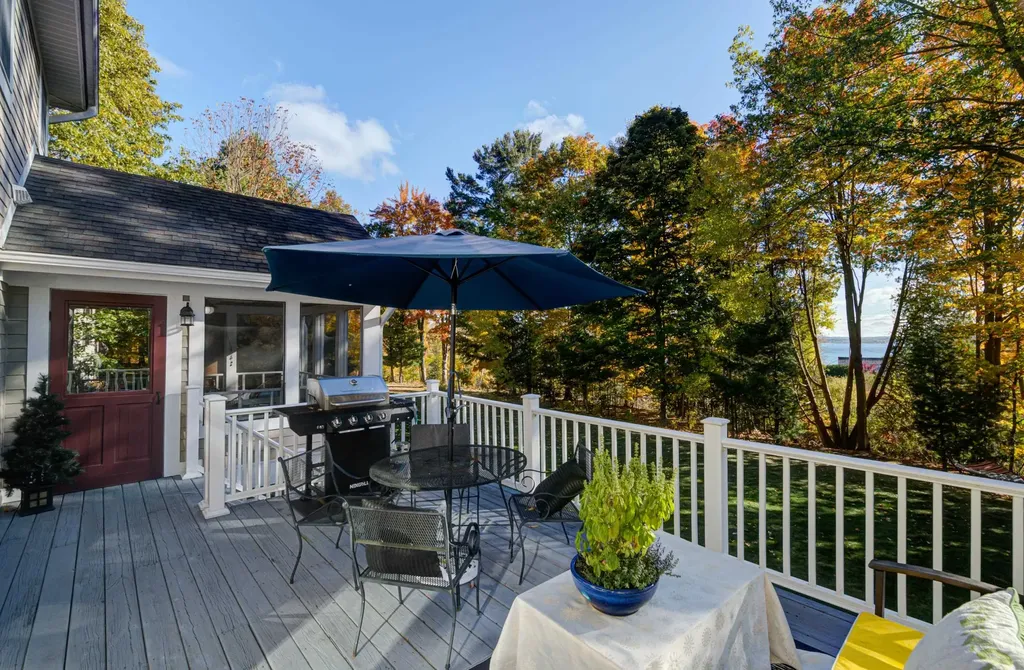 6436 Peregrin Court Peninsula Township MI 49686