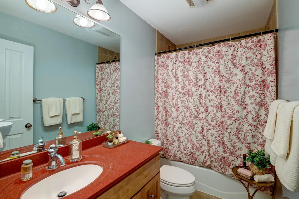 6436 Peregrin Court Peninsula Township MI 49686