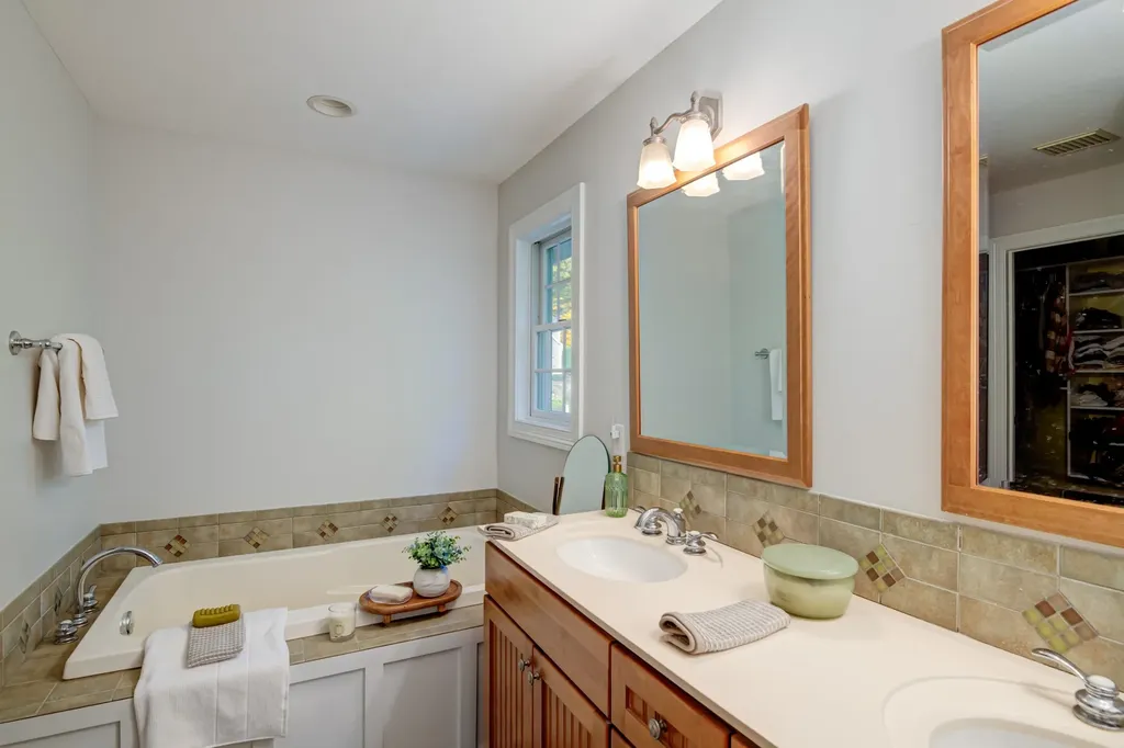 6436 Peregrin Court Peninsula Township MI 49686