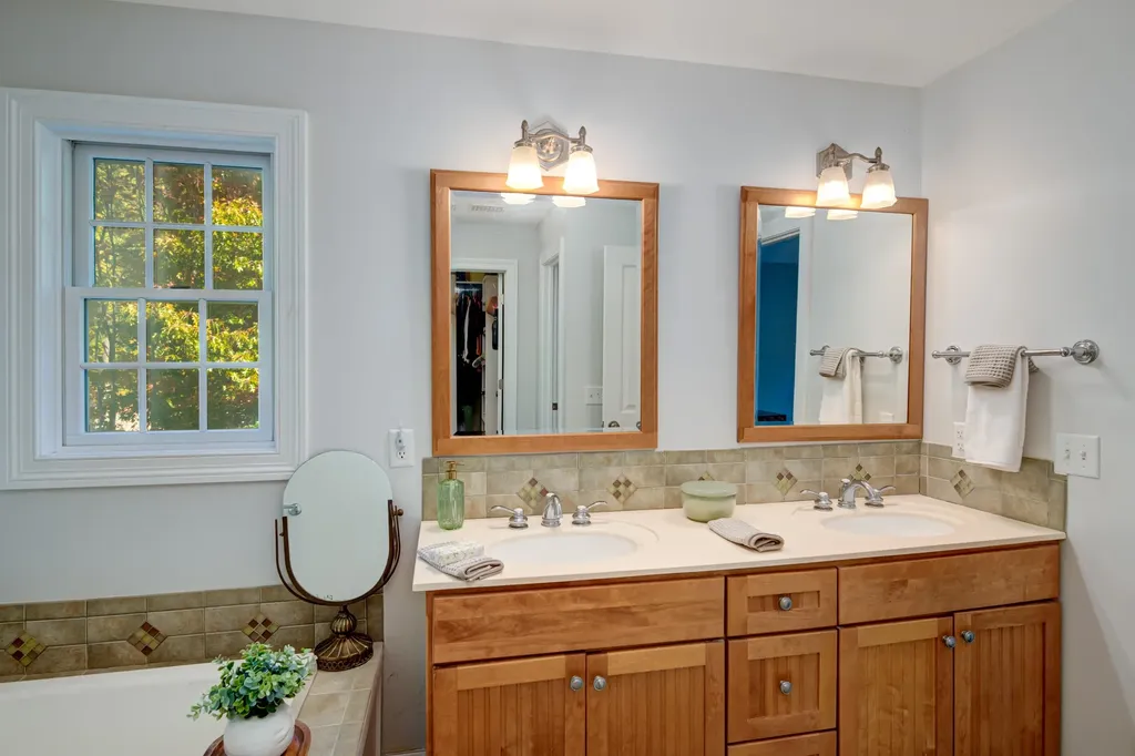 6436 Peregrin Court Peninsula Township MI 49686