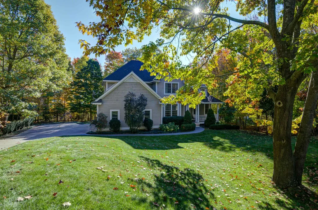 6436 Peregrin Court Peninsula Township MI 49686