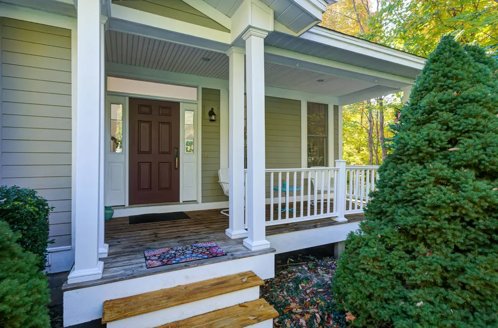 6436 Peregrin Court Peninsula Township MI 49686