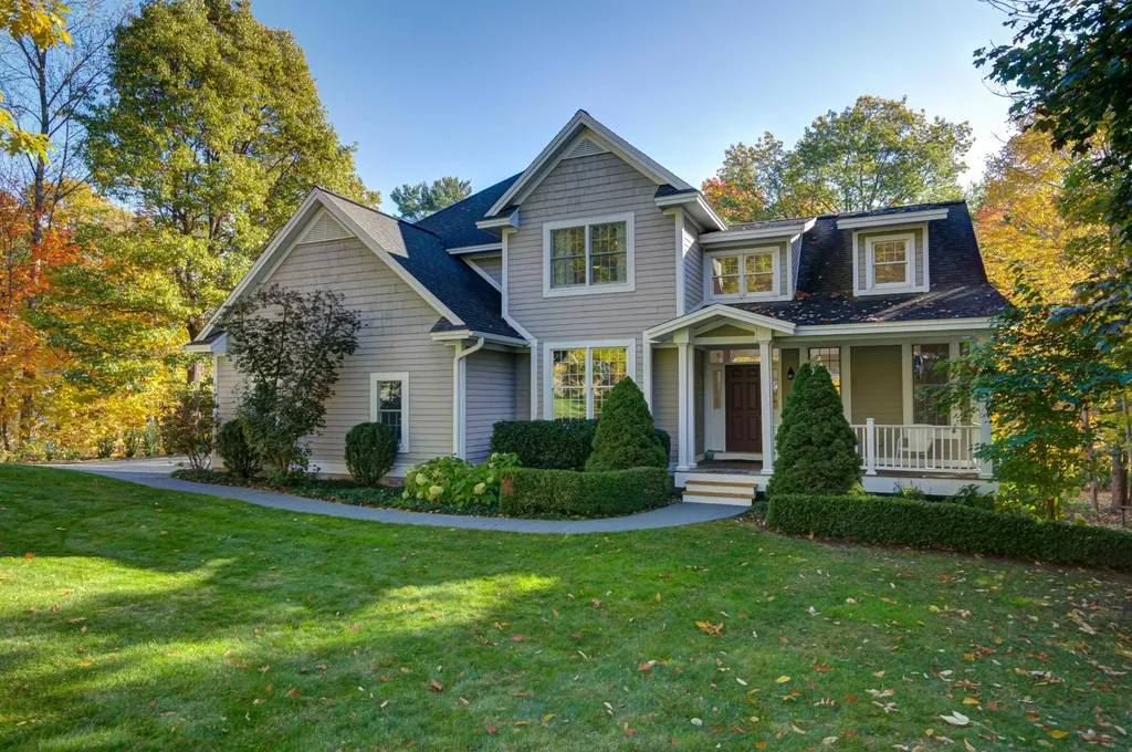 6436 Peregrin Court Peninsula Township MI 49686