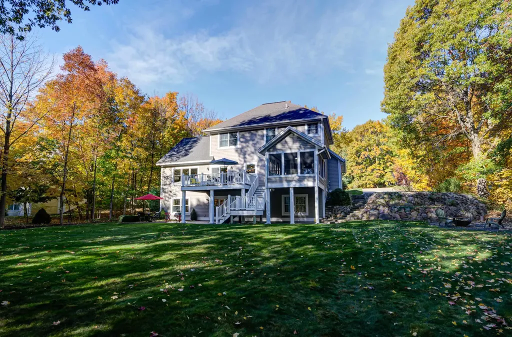 6436 Peregrin Court Peninsula Township MI 49686