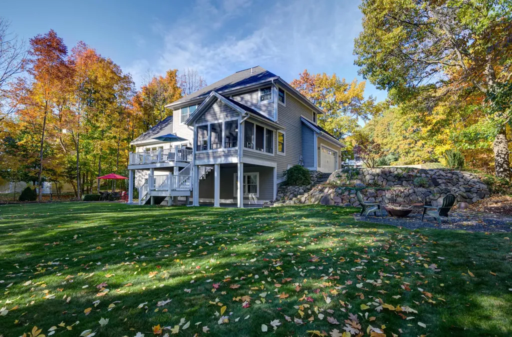 6436 Peregrin Court Peninsula Township MI 49686